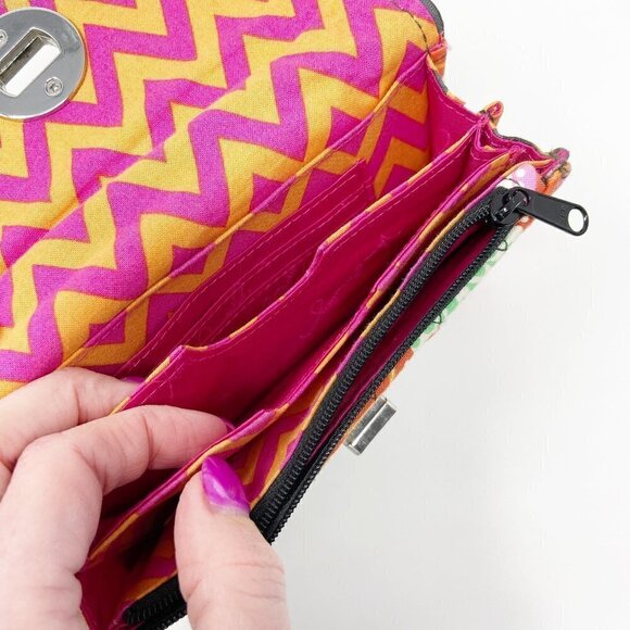 VERA BRADLEY | Quilted Chevron Floral Bright Wristlet Wallet - Picture 11 of 12